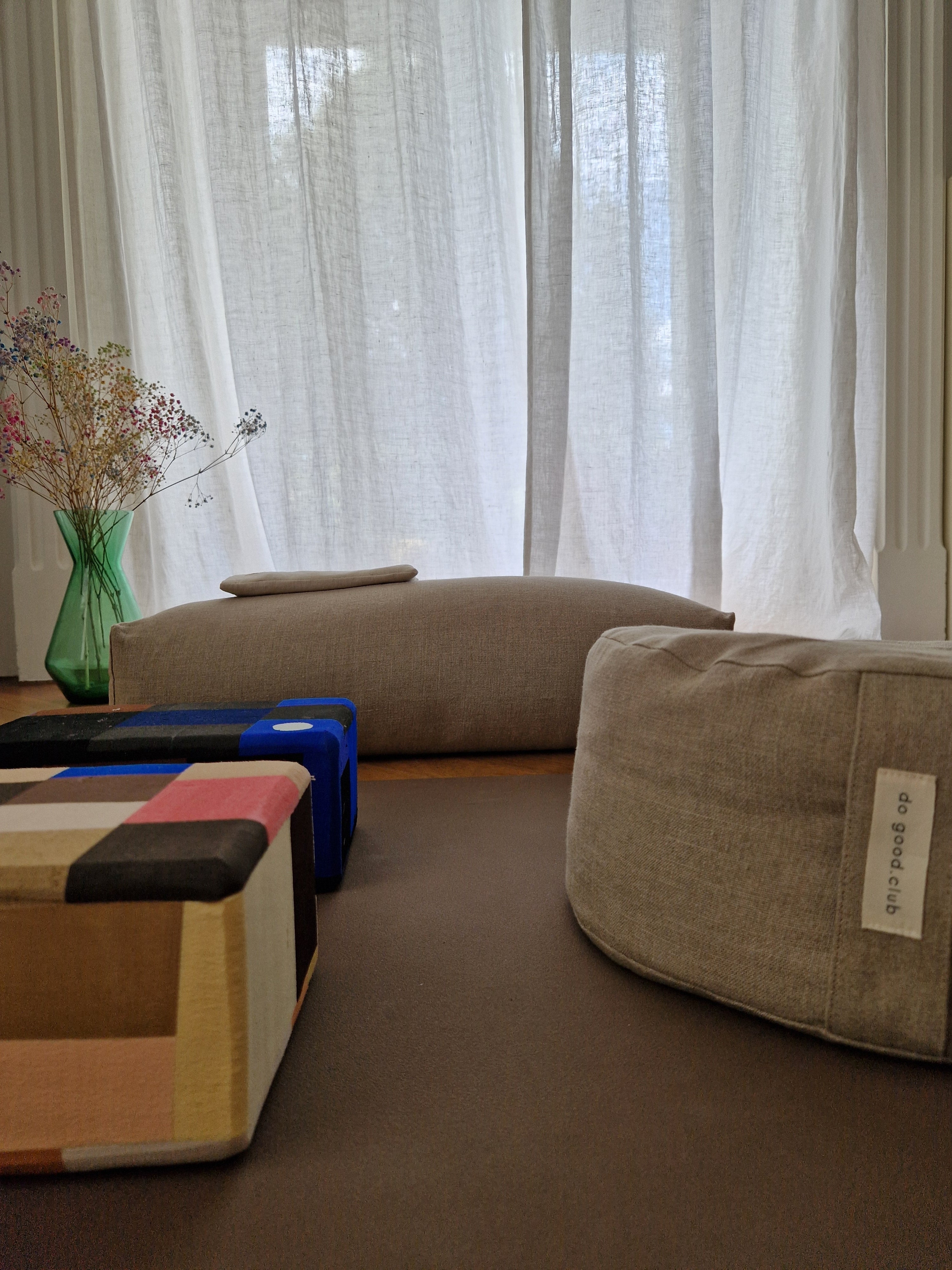 Nachhaltig, sozial und lokal – so entstehen unsere eigenen Yoga Bolster & Meditationskissen
