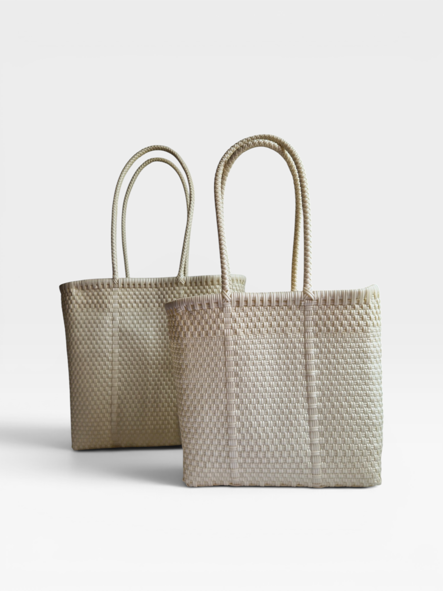 Alma Chica Pearl White